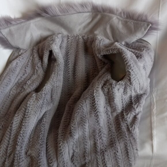 LILAC GRAY FAUX FUR VEST ZIP SLEEVELESS - Picture 7 of 7